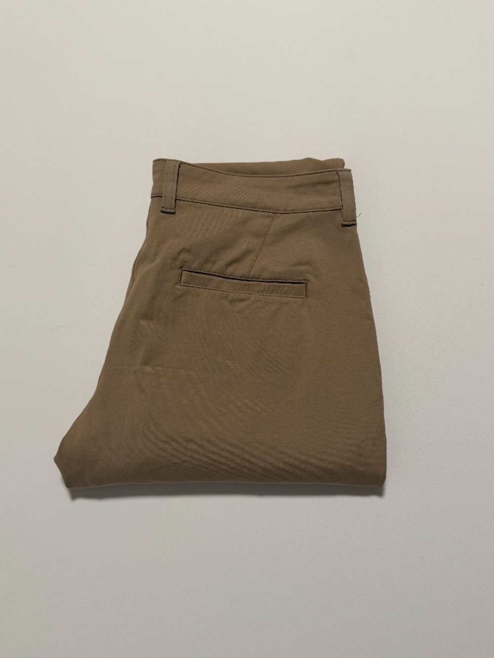 Travis Mathew Legacy StretchKnit Golf Chino Pants Tan Khaki Men's size 32x32